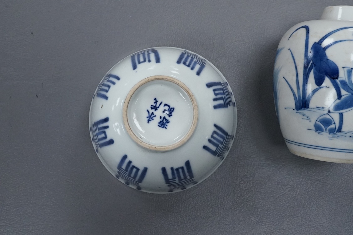 A Chinese blue and white bowl and similar jar, jar 9cm high